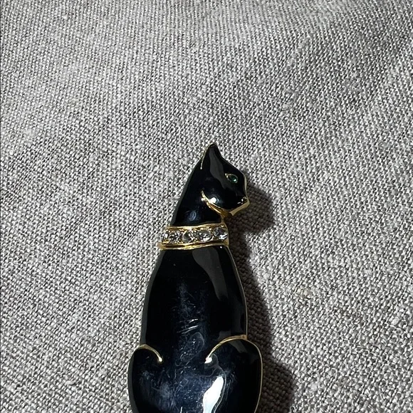 Vintage Trifari Black Cat Brooch with Gold Accents and Green Eyes - Picture 2 of 5